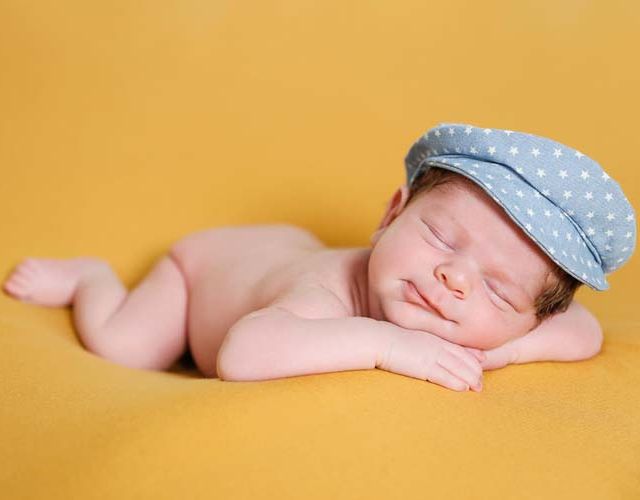 Osiria fotografía bebé con sombrero